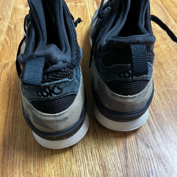 ASICS - Picture 4 of 7